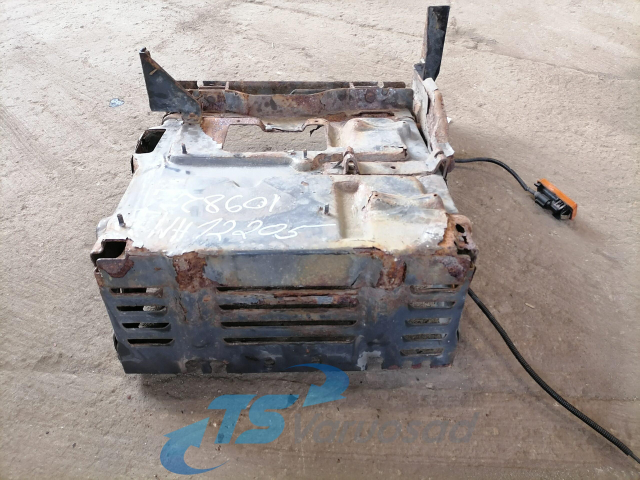 Scania Battery box 2140666 - Acumulador para Camión: foto 3 Scania Battery box 2140666 - Acumulador para Camión: foto 3
