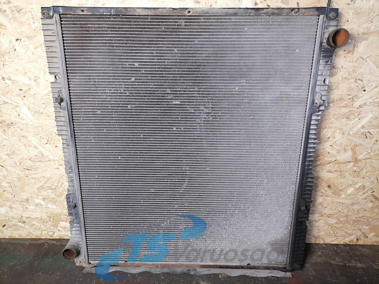 Scania Cooling radiator 1769997 - Radiador para Camión: foto 1 Scania Cooling radiator 1769997 - Radiador para Camión: foto 1