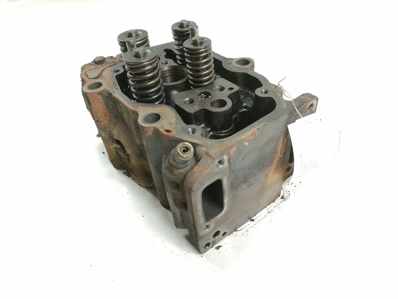 Scania Cylinder head, HPI 1804716 - Cabezal de bloque para Camión: foto 2 Scania Cylinder head, HPI 1804716 - Cabezal de bloque para Camión: foto 2