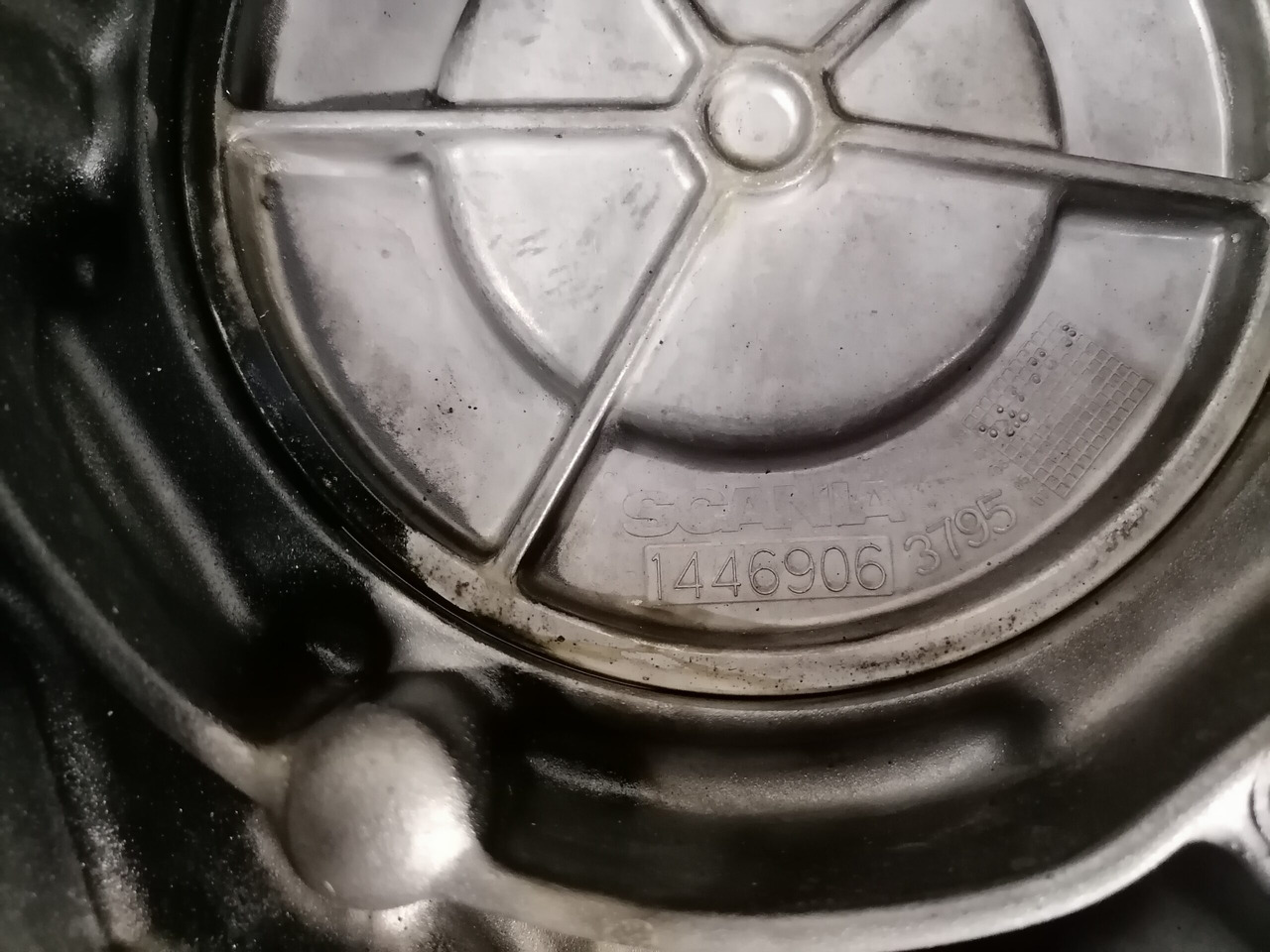 Scania Flywheel housing 1457023 - Volante de inercia para Camión: foto 3 Scania Flywheel housing 1457023 - Volante de inercia para Camión: foto 3