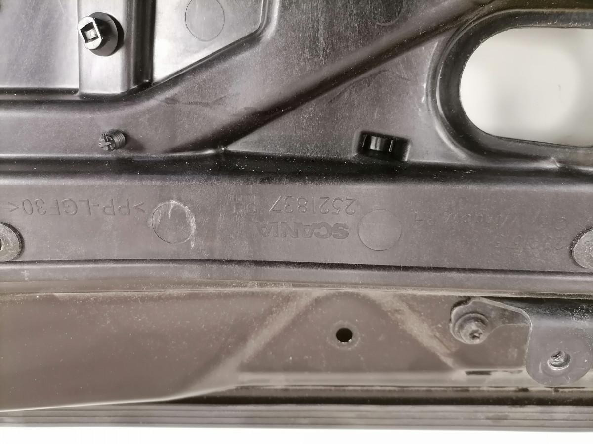 Scania Frame 2521837 - Puerta y piezas para Camión: foto 4 Scania Frame 2521837 - Puerta y piezas para Camión: foto 4