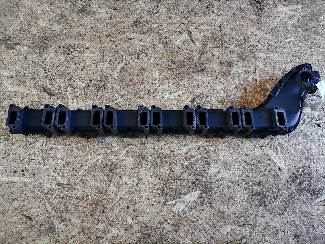 Scania Intake mainfold 1493717 - Colector de admisión para Camión: foto 3 Scania Intake mainfold 1493717 - Colector de admisión para Camión: foto 3