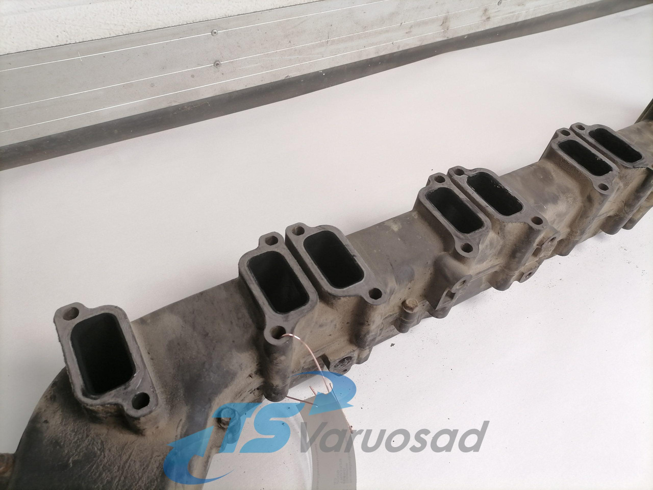 Scania Intake mainfold 1893329 - Colector de admisión para Camión: foto 4 Scania Intake mainfold 1893329 - Colector de admisión para Camión: foto 4