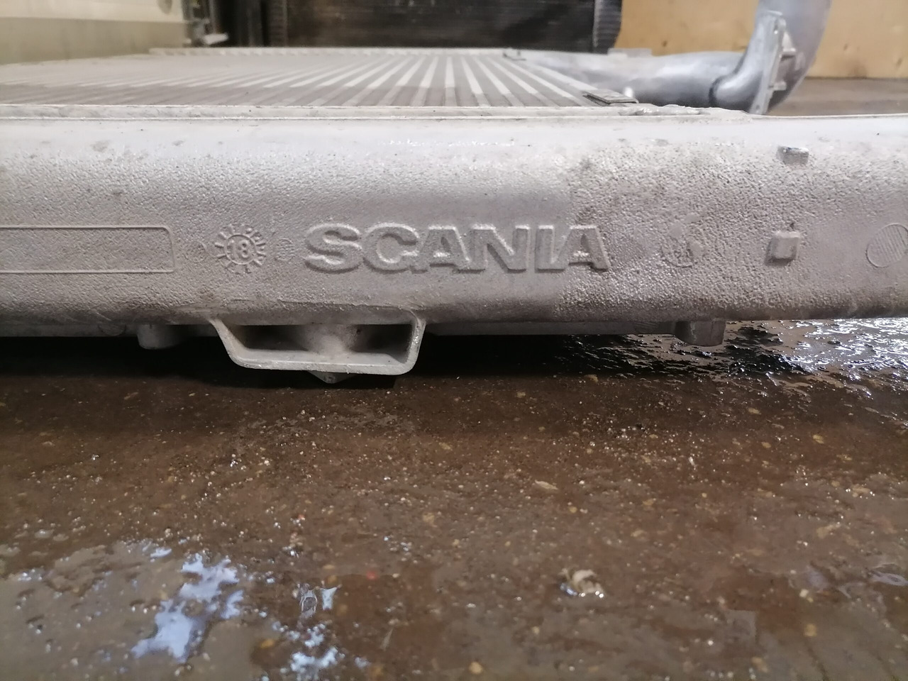 Scania Intercooler radiator 1798808 - Intercooler para Camión: foto 3 Scania Intercooler radiator 1798808 - Intercooler para Camión: foto 3