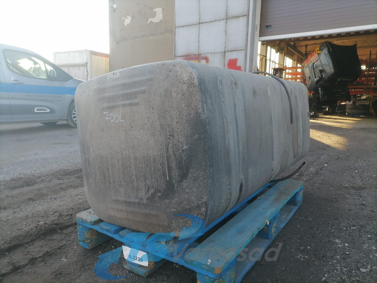 Scania Kütusepaak 700L 1423691 - Depósito de combustible para Camión: foto 3 Scania Kütusepaak 700L 1423691 - Depósito de combustible para Camión: foto 3