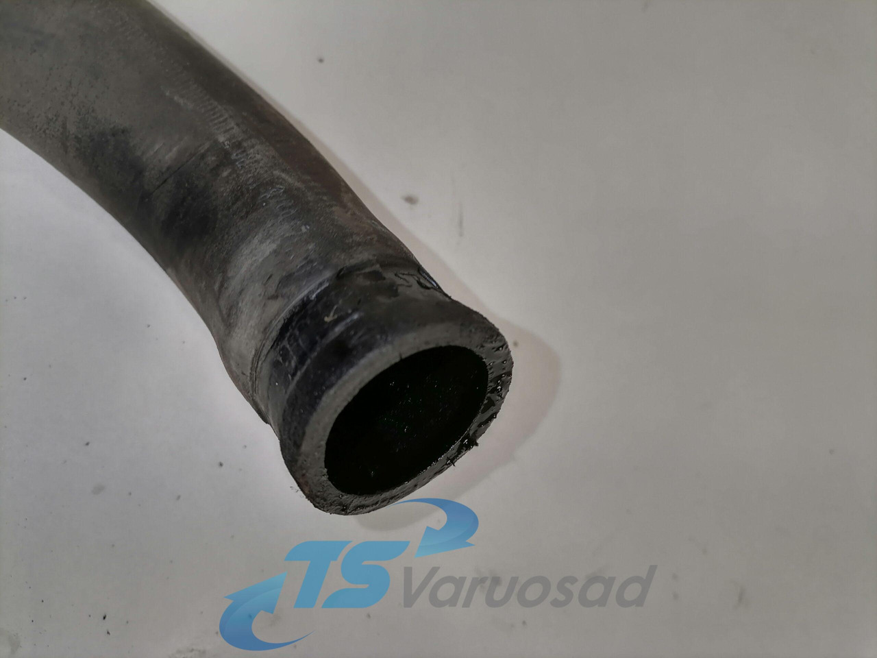 Scania Oil pipe 1724875 - Motor y piezas para Camión: foto 5 Scania Oil pipe 1724875 - Motor y piezas para Camión: foto 5