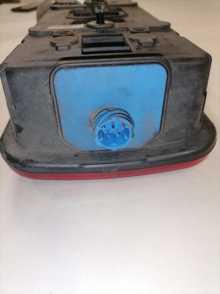 Scania Tagatuli, parem 2129987 - Luz trasera para Camión: foto 2 Scania Tagatuli, parem 2129987 - Luz trasera para Camión: foto 2