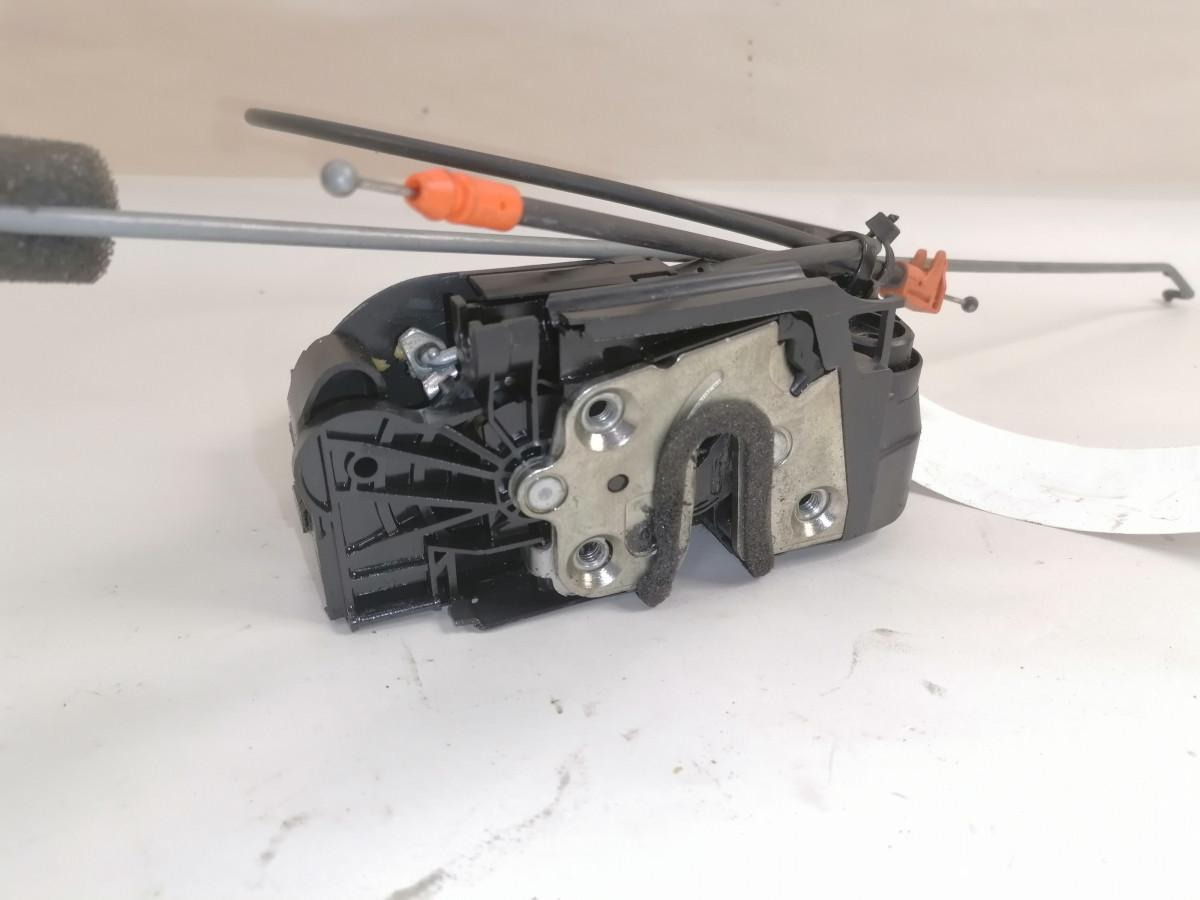 Scania Ukselukk, vasak 2640842 - Puerta y piezas para Camión: foto 3 Scania Ukselukk, vasak 2640842 - Puerta y piezas para Camión: foto 3