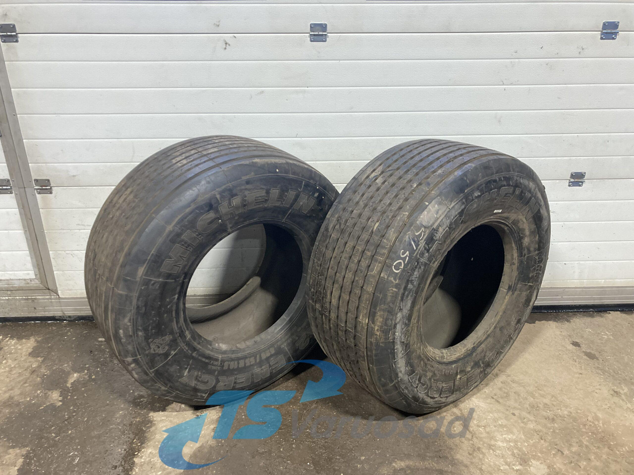Universaalne Michelin 425/55R19,5 42555R195 - Neumáticos y llantas para Camión: foto 1 Universaalne Michelin 425/55R19,5 42555R195 - Neumáticos y llantas para Camión: foto 1