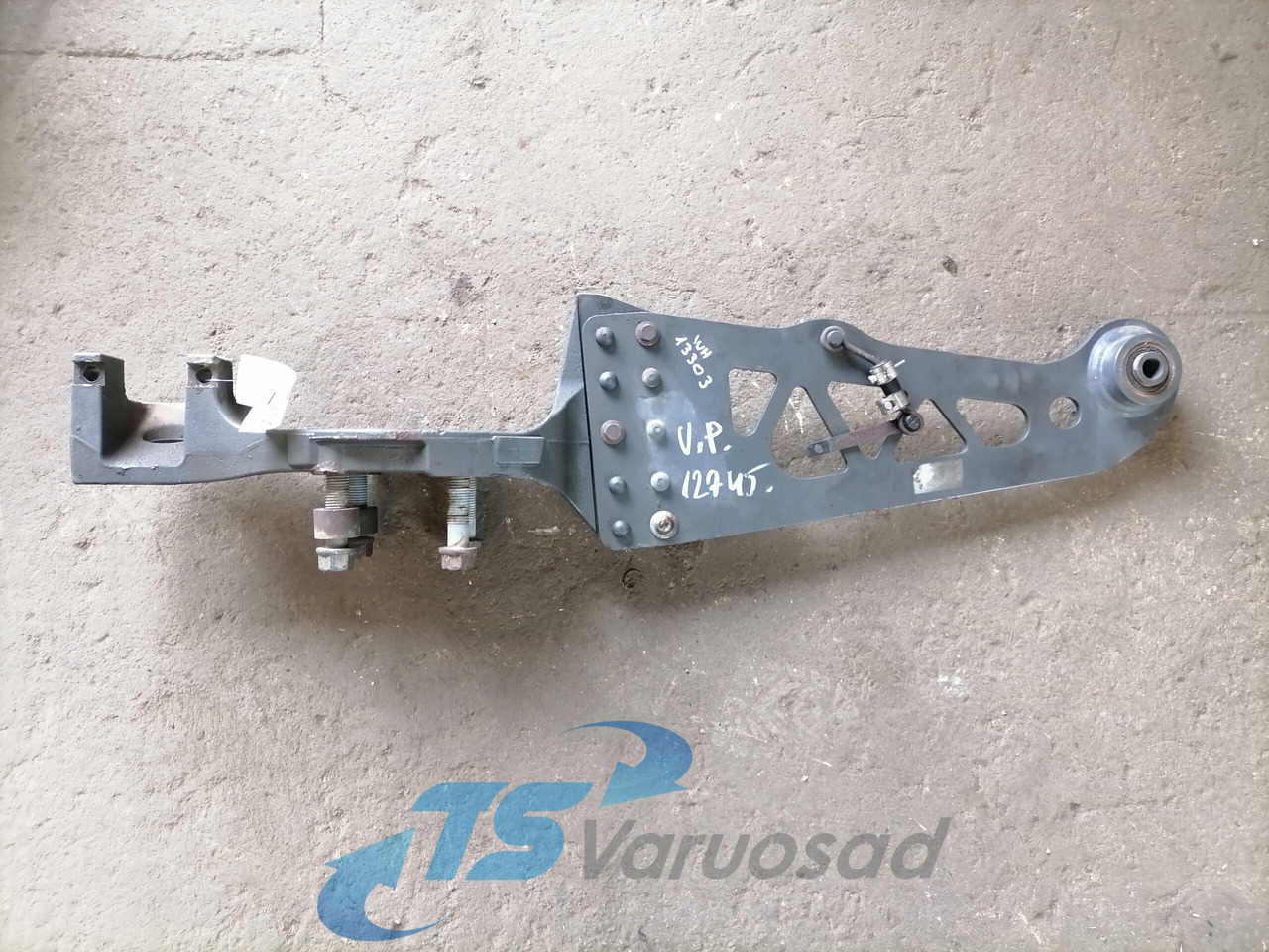 Volvo Air spring bracket 22119742 - Suspensión neumática para Camión: foto 3 Volvo Air spring bracket 22119742 - Suspensión neumática para Camión: foto 3