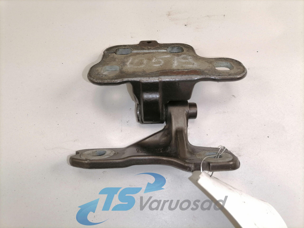 Volvo Door hinge 82319253 - Puerta y piezas para Camión: foto 2 Volvo Door hinge 82319253 - Puerta y piezas para Camión: foto 2