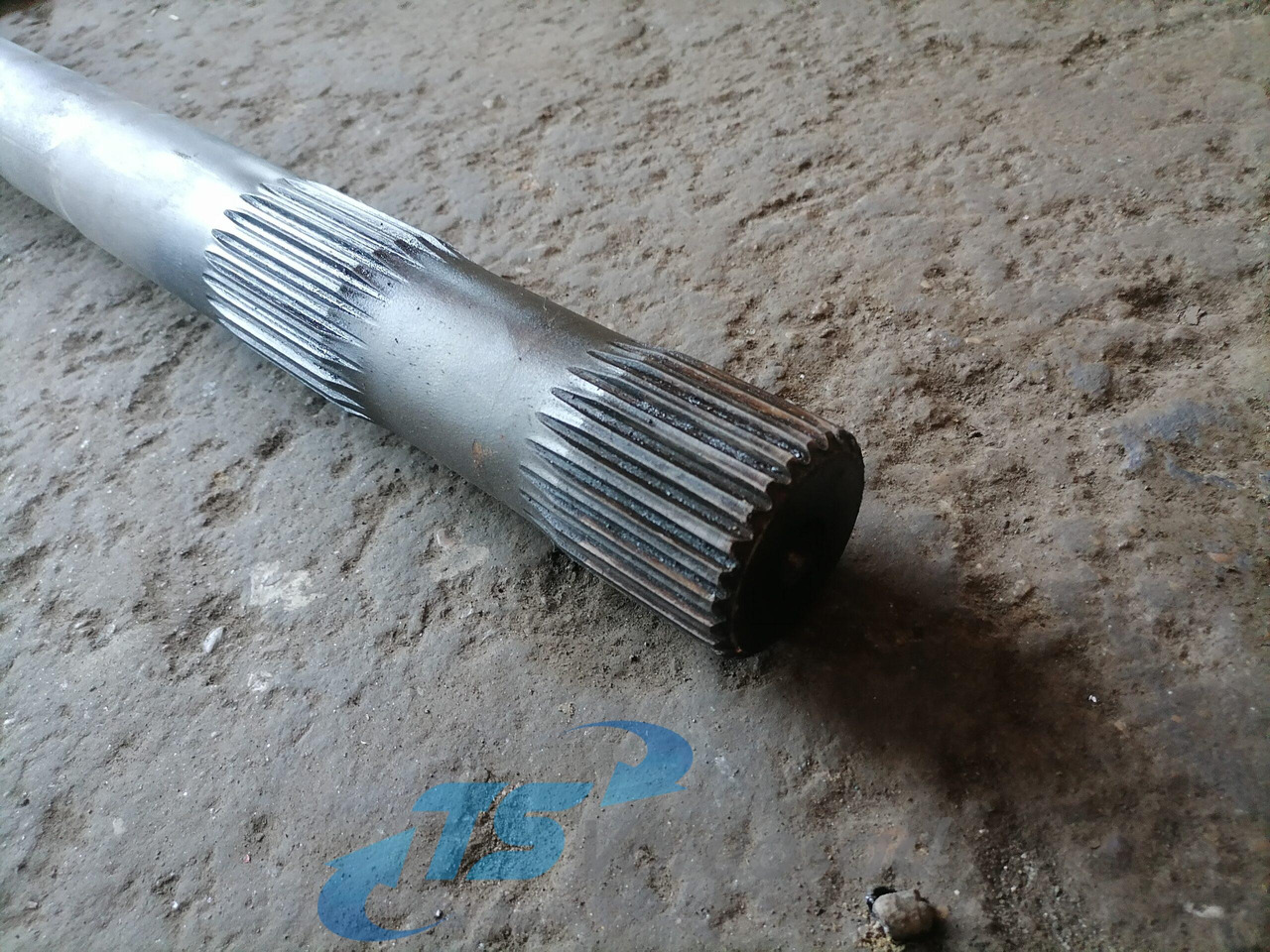 Volvo Drive shaft 1524628 - Palier para Camión: foto 2 Volvo Drive shaft 1524628 - Palier para Camión: foto 2