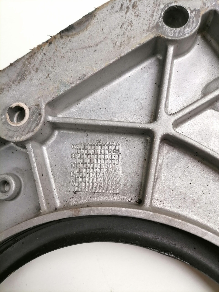 Volvo Engine front cover 20777236 - Motor y piezas para Camión: foto 2 Volvo Engine front cover 20777236 - Motor y piezas para Camión: foto 2