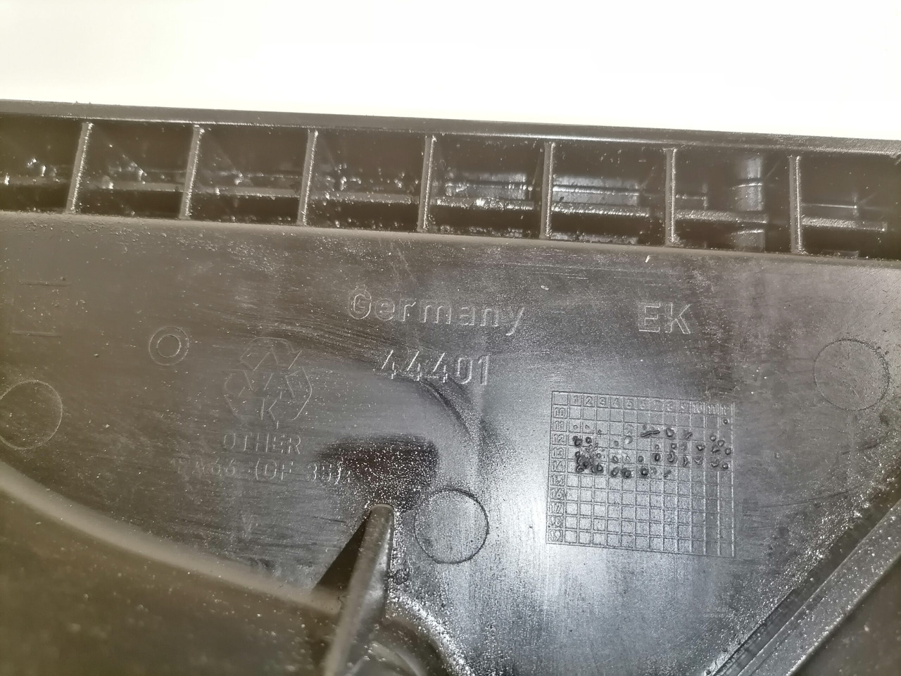 Volvo Engine front cover 21383315 - Motor y piezas para Camión: foto 5 Volvo Engine front cover 21383315 - Motor y piezas para Camión: foto 5