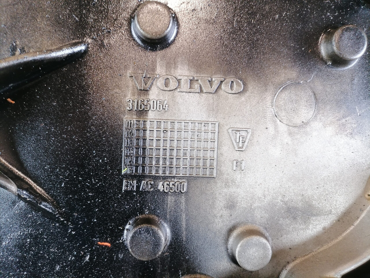 Volvo Engine front cover 3165064 - Motor y piezas para Camión: foto 4 Volvo Engine front cover 3165064 - Motor y piezas para Camión: foto 4