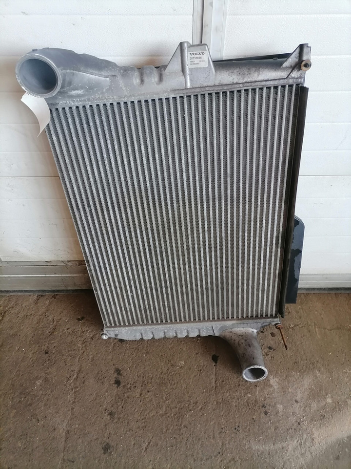 Volvo Intercooler radiator 20735696 - Intercooler para Camión: foto 1 Volvo Intercooler radiator 20735696 - Intercooler para Camión: foto 1
