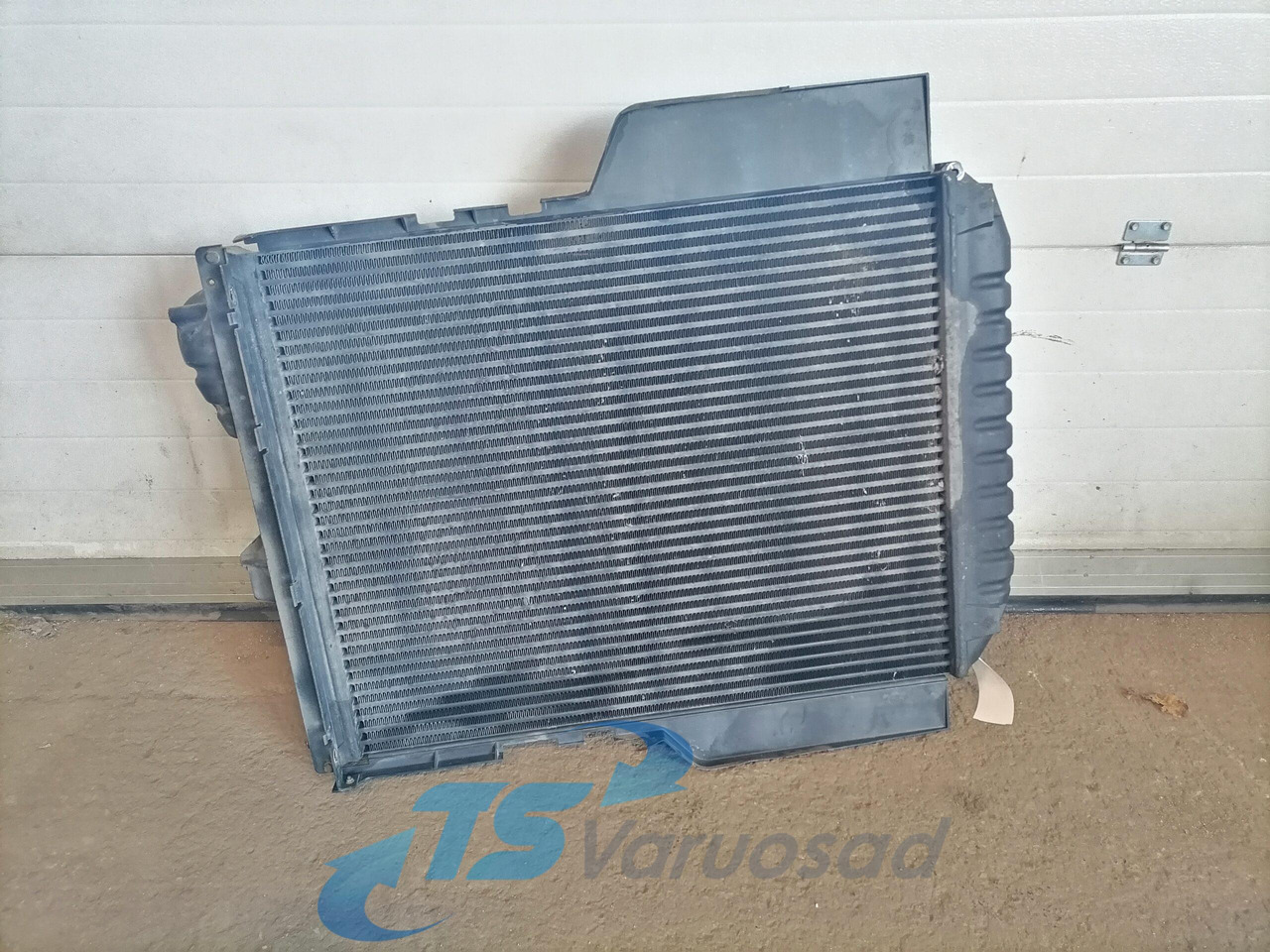 Volvo Intercooler radiator 20936050 - Intercooler para Camión: foto 2 Volvo Intercooler radiator 20936050 - Intercooler para Camión: foto 2