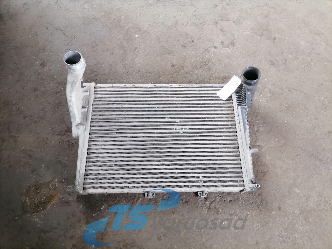 Volvo Intercooler radiator 7482142944 - Intercooler para Camión: foto 1 Volvo Intercooler radiator 7482142944 - Intercooler para Camión: foto 1