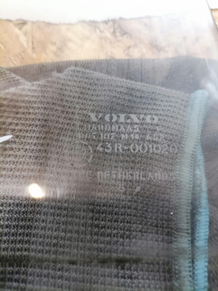 Volvo Küljeklaas, vasak FL10 - Ventana y piezas para Camión: foto 3 Volvo Küljeklaas, vasak FL10 - Ventana y piezas para Camión: foto 3