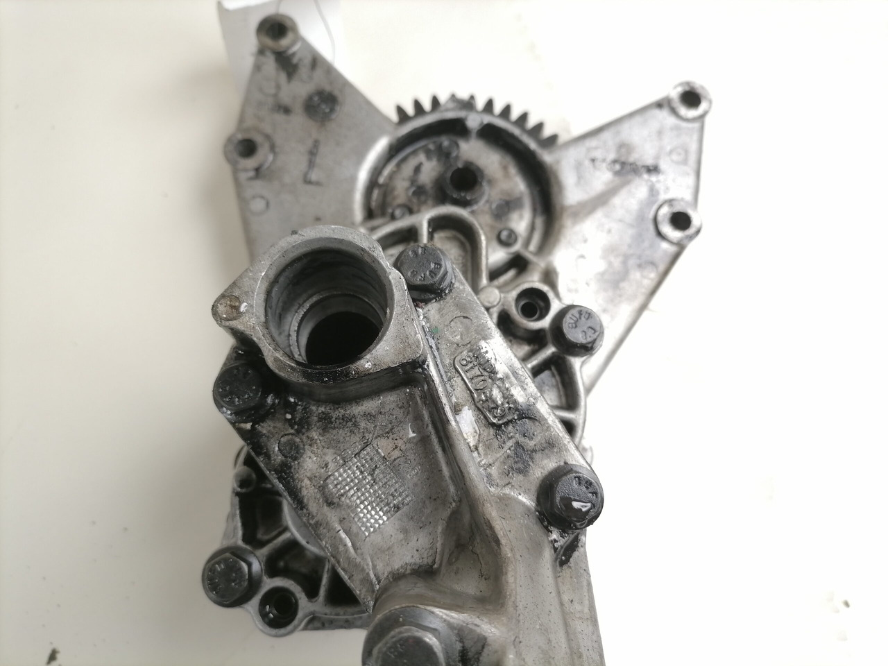 Volvo Oil pump 8170465 - Bomba de aceite para Camión: foto 2 Volvo Oil pump 8170465 - Bomba de aceite para Camión: foto 2