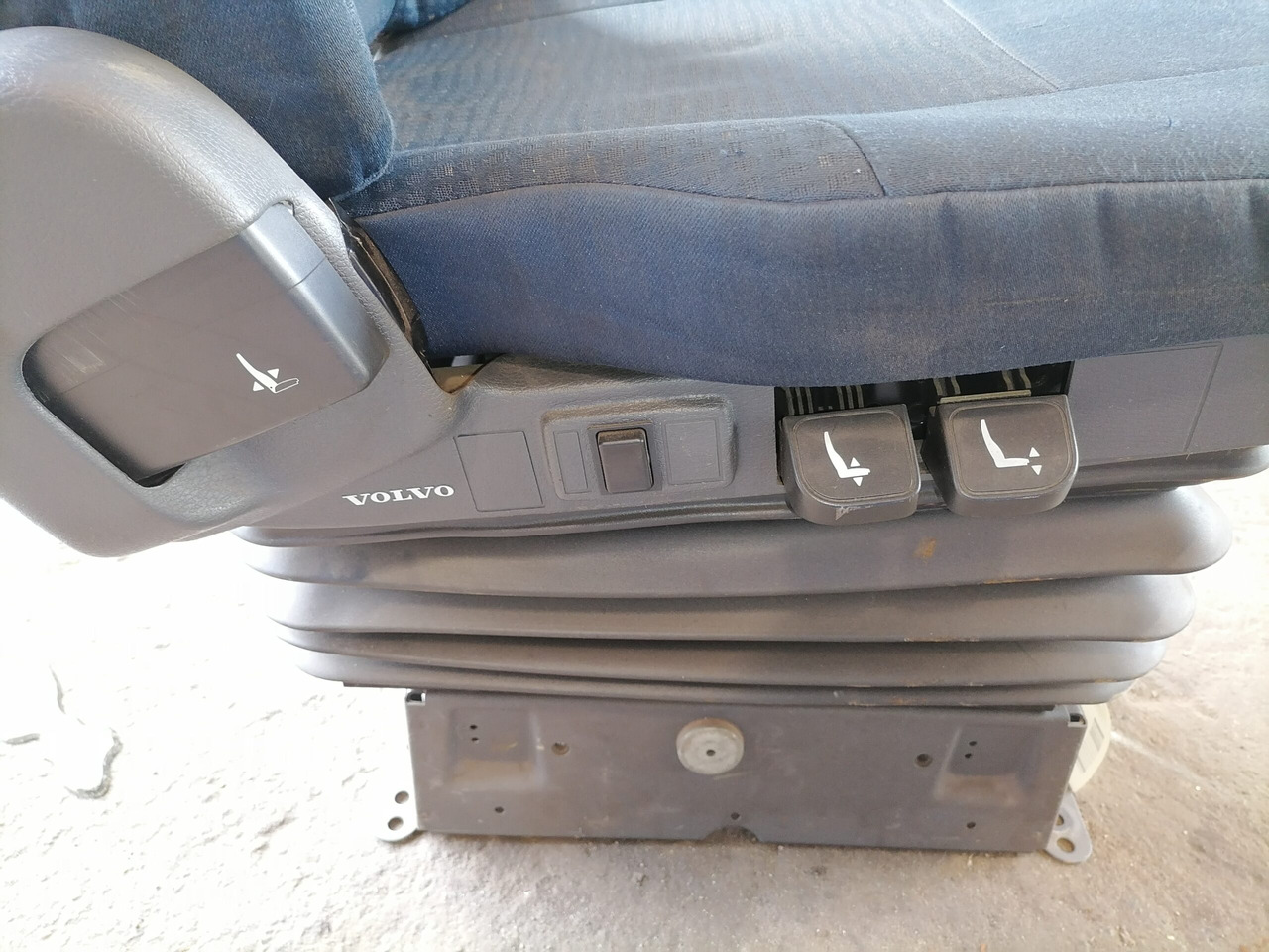 Volvo Passenger seat 20591478 - Asiento para Camión: foto 4 Volvo Passenger seat 20591478 - Asiento para Camión: foto 4