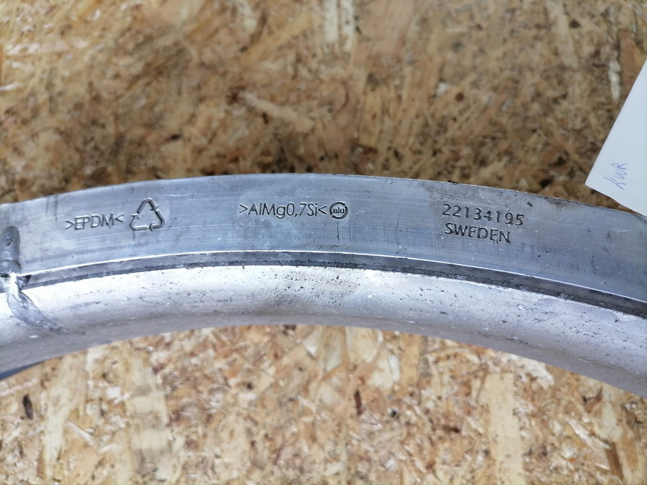 Volvo Ventilaatori metallrõngas 22134195 - Radiador para Camión: foto 5 Volvo Ventilaatori metallrõngas 22134195 - Radiador para Camión: foto 5