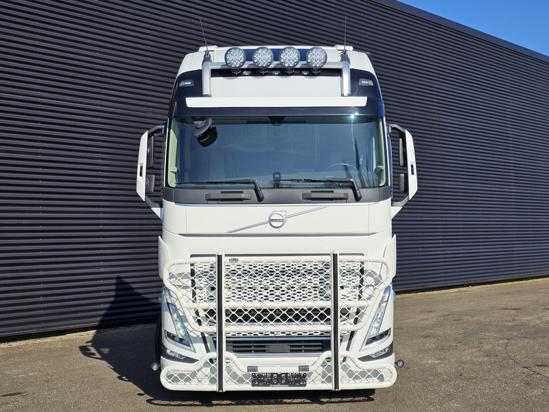 Volvo FH 540 / 6X4 / BOOGIE / RETARDER / FULL AIR / 312DKM - Cabeza tractora: foto 5 Volvo FH 540 / 6X4 / BOOGIE / RETARDER / FULL AIR / 312DKM - Cabeza tractora: foto 5