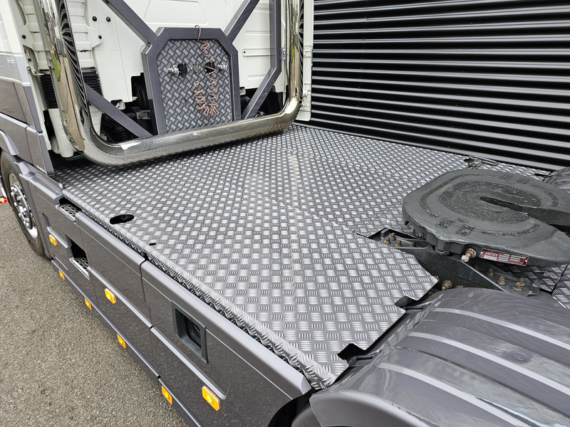 Cabeza tractora Volvo FH400 4X2 / SHOWTRUCK / SPECIAL / EXHAUST VALVE: foto 10