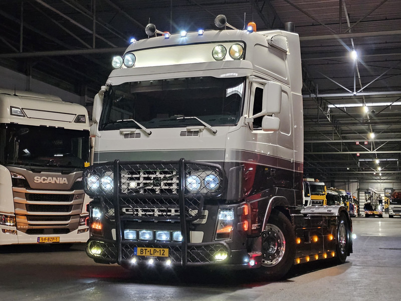 Cabeza tractora Volvo FH400 4X2 / SHOWTRUCK / SPECIAL / EXHAUST VALVE: foto 11