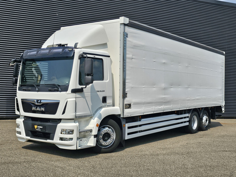 MAN TGM 26.320 / 6x2-4 / LBW / 6000kg TAIL LIFT - Camión caja cerrada: foto 1 MAN TGM 26.320 / 6x2-4 / LBW / 6000kg TAIL LIFT - Camión caja cerrada: foto 1