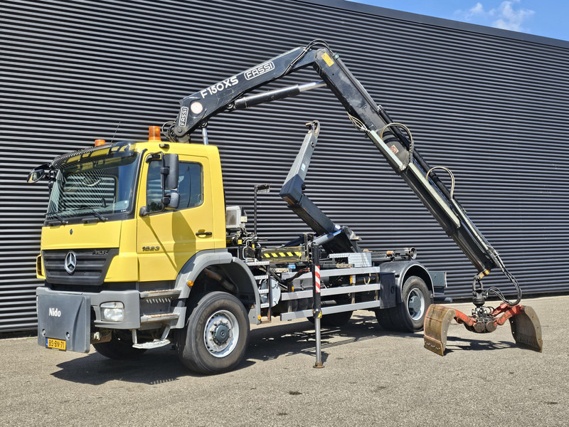 Mercedes-Benz AXOR 1823 4X4 / FASSI CRANE + HOOKLIFT / SPRING SUSPENSION - Camión multibasculante, Camión grúa: foto 3 Mercedes-Benz AXOR 1823 4X4 / FASSI CRANE + HOOKLIFT / SPRING SUSPENSION - Camión multibasculante, Camión grúa: foto 3