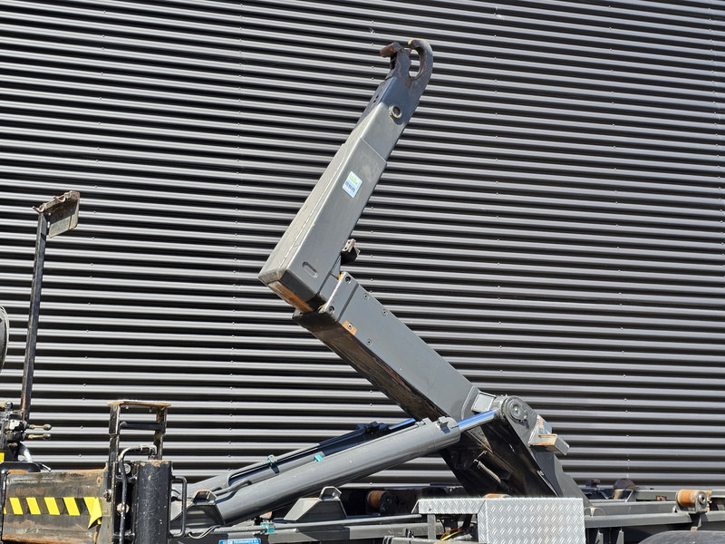 Mercedes-Benz AXOR 1823 4X4 / FASSI CRANE + HOOKLIFT / SPRING SUSPENSION - Camión multibasculante, Camión grúa: foto 4 Mercedes-Benz AXOR 1823 4X4 / FASSI CRANE + HOOKLIFT / SPRING SUSPENSION - Camión multibasculante, Camión grúa: foto 4
