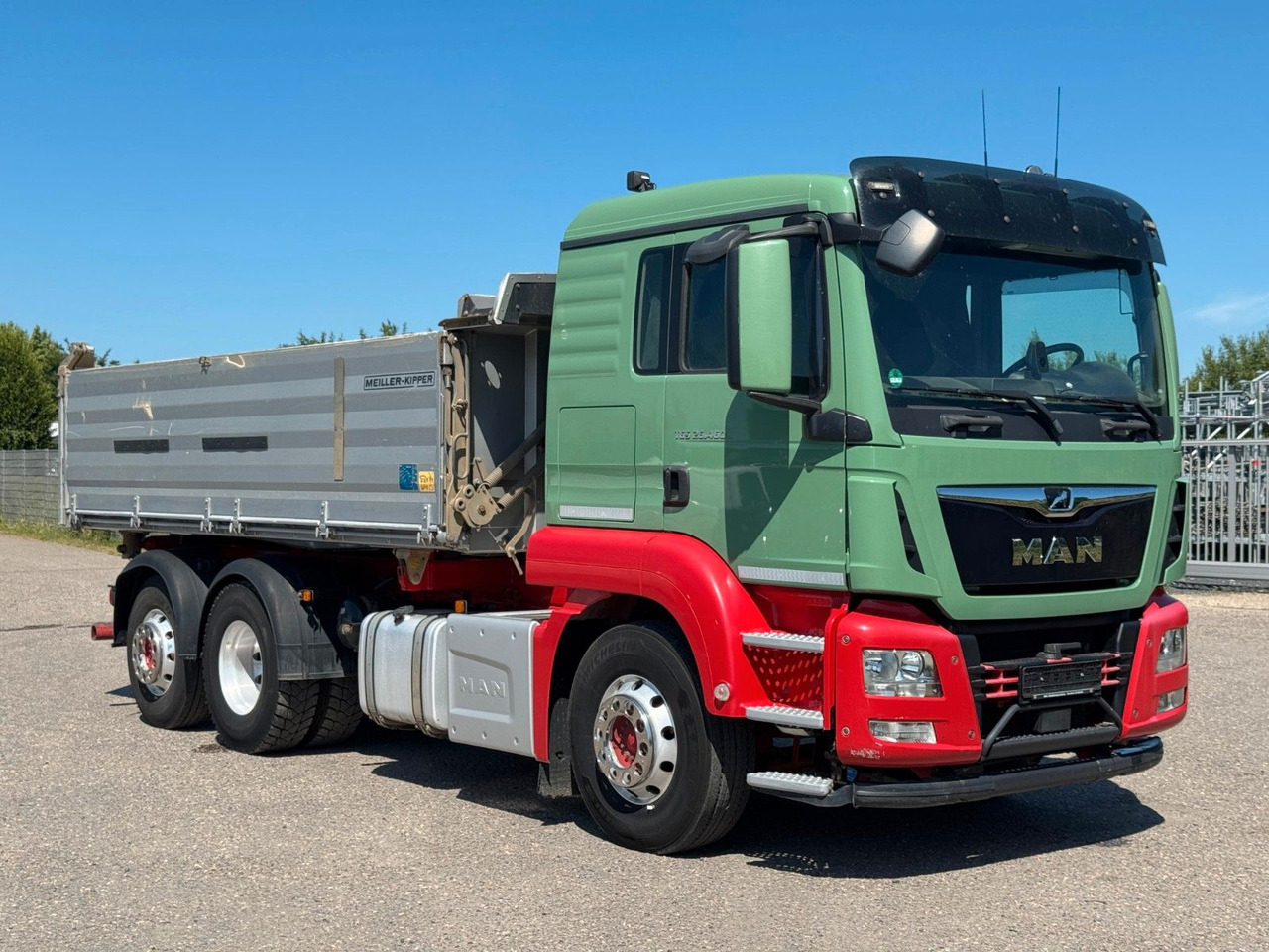 MAN 26.460 6x2 3S. Kipper mit Bordwand-Entlastung - Camión volquete: foto 5 MAN 26.460 6x2 3S. Kipper mit Bordwand-Entlastung - Camión volquete: foto 5