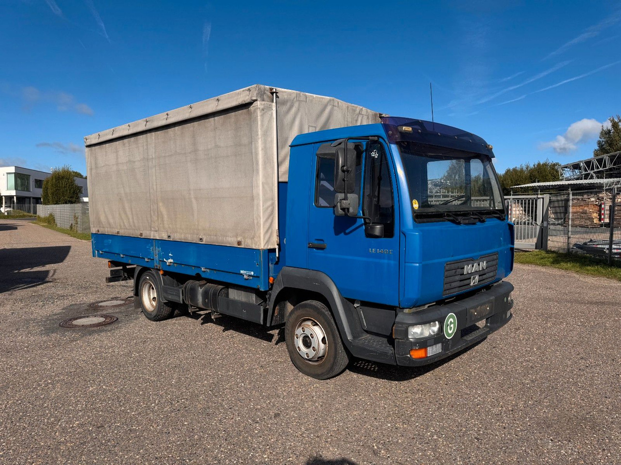 MAN 8.140 4X2 Pritsche Plane Original Km - Furgoneta con lona: foto 1 MAN 8.140 4X2 Pritsche Plane Original Km - Furgoneta con lona: foto 1
