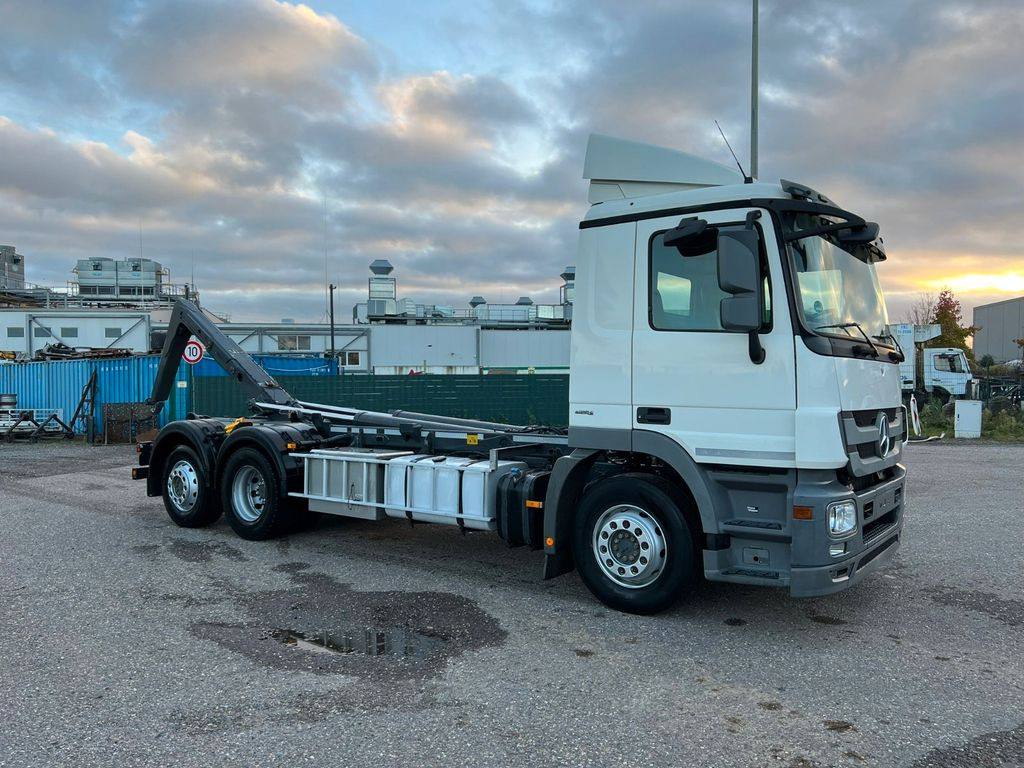 Mercedes-Benz 2541 6X2 Meiller Funk Zustand wie 200 tkm Mercedes-Benz 2541 6X2 Meiller RK 20.65 Funk | Top Zustand! - Camión multibasculante: foto 3 Mercedes-Benz 2541 6X2 Meiller Funk Zustand wie 200 tkm Mercedes-Benz 2541 6X2 Meiller RK 20.65 Funk | Top Zustand! - Camión multibasculante: foto 3