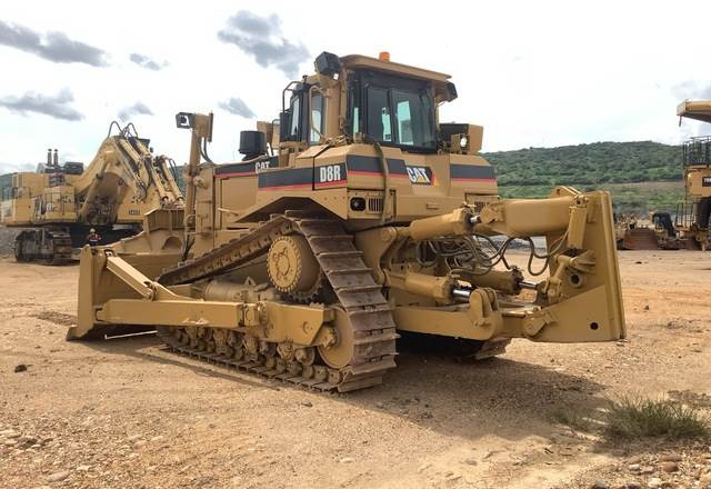 CAT D8R - Bulldozer: foto 2 CAT D8R - Bulldozer: foto 2
