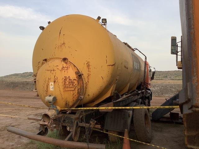 MAN 33.363 - Camión cisterna: foto 3 MAN 33.363 - Camión cisterna: foto 3