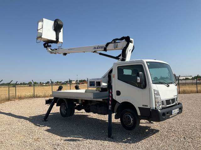 Nissan NT400 Cabstar - Camión con plataforma elevadora: foto 4 Nissan NT400 Cabstar - Camión con plataforma elevadora: foto 4