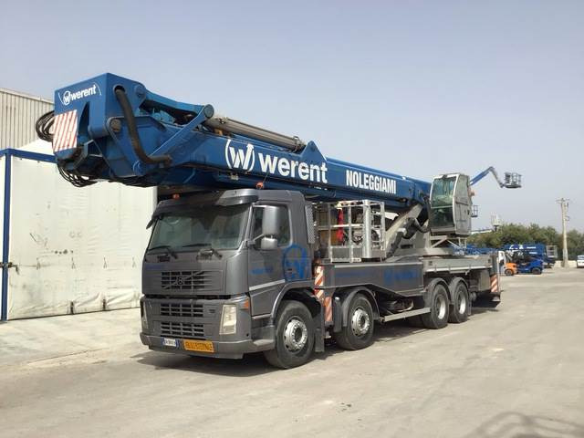 Volvo FM - Camión con plataforma elevadora: foto 1 Volvo FM - Camión con plataforma elevadora: foto 1