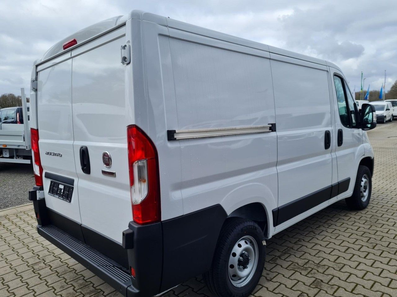 Fiat Ducato 30 Kasten L1H1 KLIMA PDC REGALE TEMPOMAT - Furgoneta pequeña: foto 5 Fiat Ducato 30 Kasten L1H1 KLIMA PDC REGALE TEMPOMAT - Furgoneta pequeña: foto 5