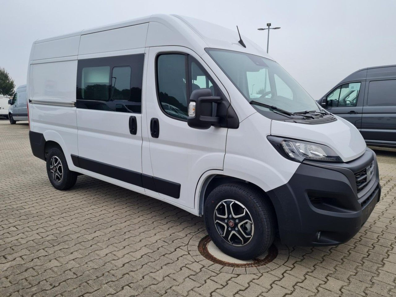 Fiat Ducato 35 Kasten Doka 7-Sitze 2x Schiebetür Maxi - Furgón, Furgoneta combi: foto 4 Fiat Ducato 35 Kasten Doka 7-Sitze 2x Schiebetür Maxi - Furgón, Furgoneta combi: foto 4