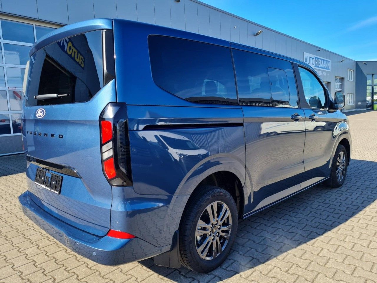 Ford Tourneo Custom 320 Titanium L1 AG 8-Sitze LED KA - Furgoneta de pasajeros: foto 5 Ford Tourneo Custom 320 Titanium L1 AG 8-Sitze LED KA - Furgoneta de pasajeros: foto 5