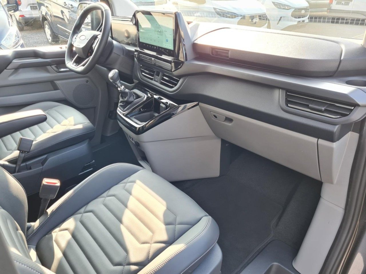 Furgoneta de pasajeros Ford Tourneo Custom 320 Titanium X L1 AHK LED LMF NAV: foto 11