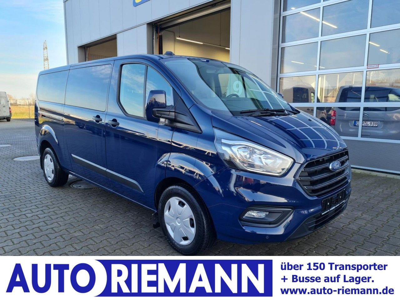 Ford Transit Custom Kombi 320 L2 Trend 9 Sitze KLIMA - Furgoneta de pasajeros: foto 1 Ford Transit Custom Kombi 320 L2 Trend 9 Sitze KLIMA - Furgoneta de pasajeros: foto 1