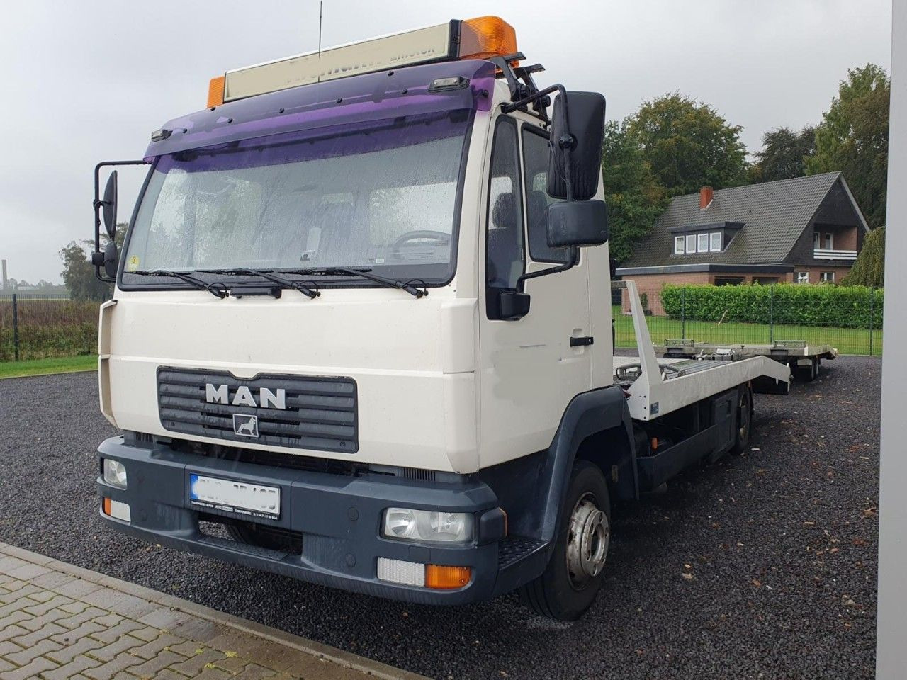 MAN LE 8.180 Autotransporter evtl. mit Anhänger - Camión portavehículos: foto 2 MAN LE 8.180 Autotransporter evtl. mit Anhänger - Camión portavehículos: foto 2