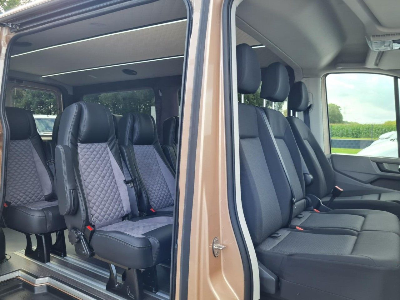 MAN TGE 3.180 TDi Kombi 9 Sitzer LED LM KAMERA Sonde - Furgoneta de pasajeros: foto 4 MAN TGE 3.180 TDi Kombi 9 Sitzer LED LM KAMERA Sonde - Furgoneta de pasajeros: foto 4