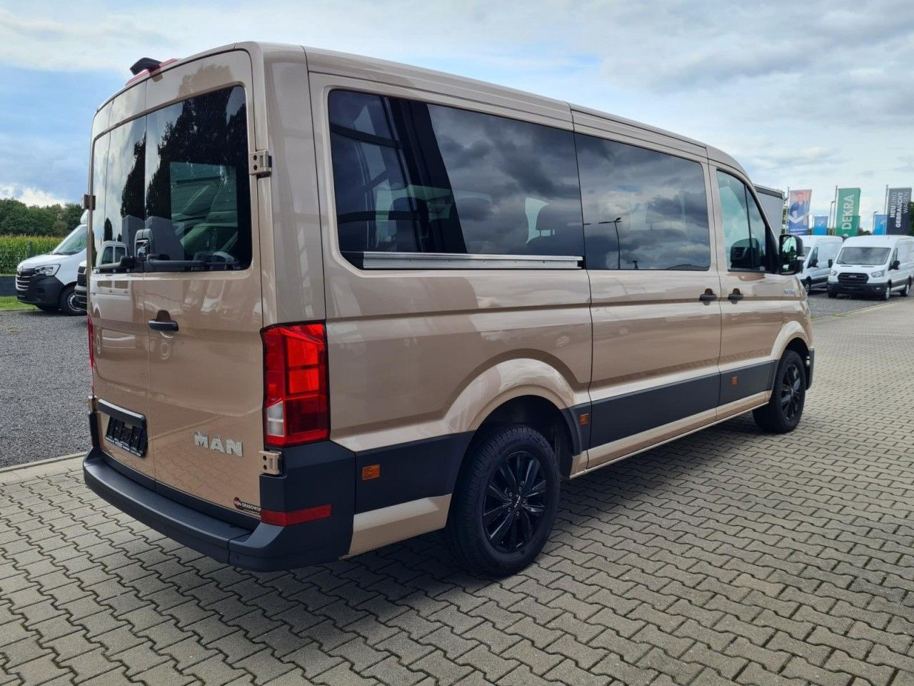 MAN TGE 3.180 TDi Kombi 9 Sitzer LED LM KAMERA Sonde - Furgoneta de pasajeros: foto 4 MAN TGE 3.180 TDi Kombi 9 Sitzer LED LM KAMERA Sonde - Furgoneta de pasajeros: foto 4