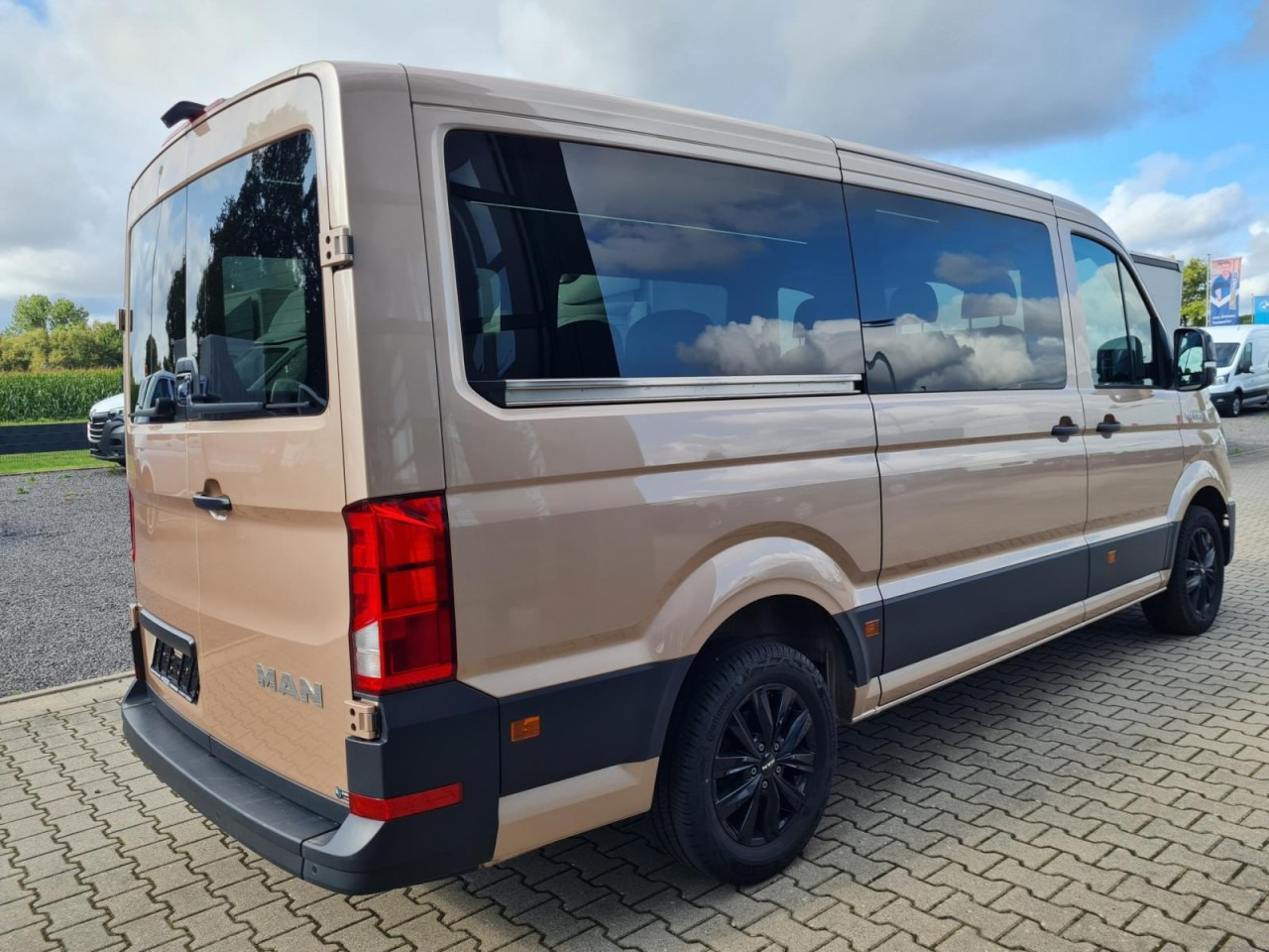 Man TGE 3.180 TDi Kombi 9 Sitze ALU KAMERA LED LEDER Sonderumbau - Minibús, Furgoneta de pasajeros: foto 5 Man TGE 3.180 TDi Kombi 9 Sitze ALU KAMERA LED LEDER Sonderumbau - Minibús, Furgoneta de pasajeros: foto 5