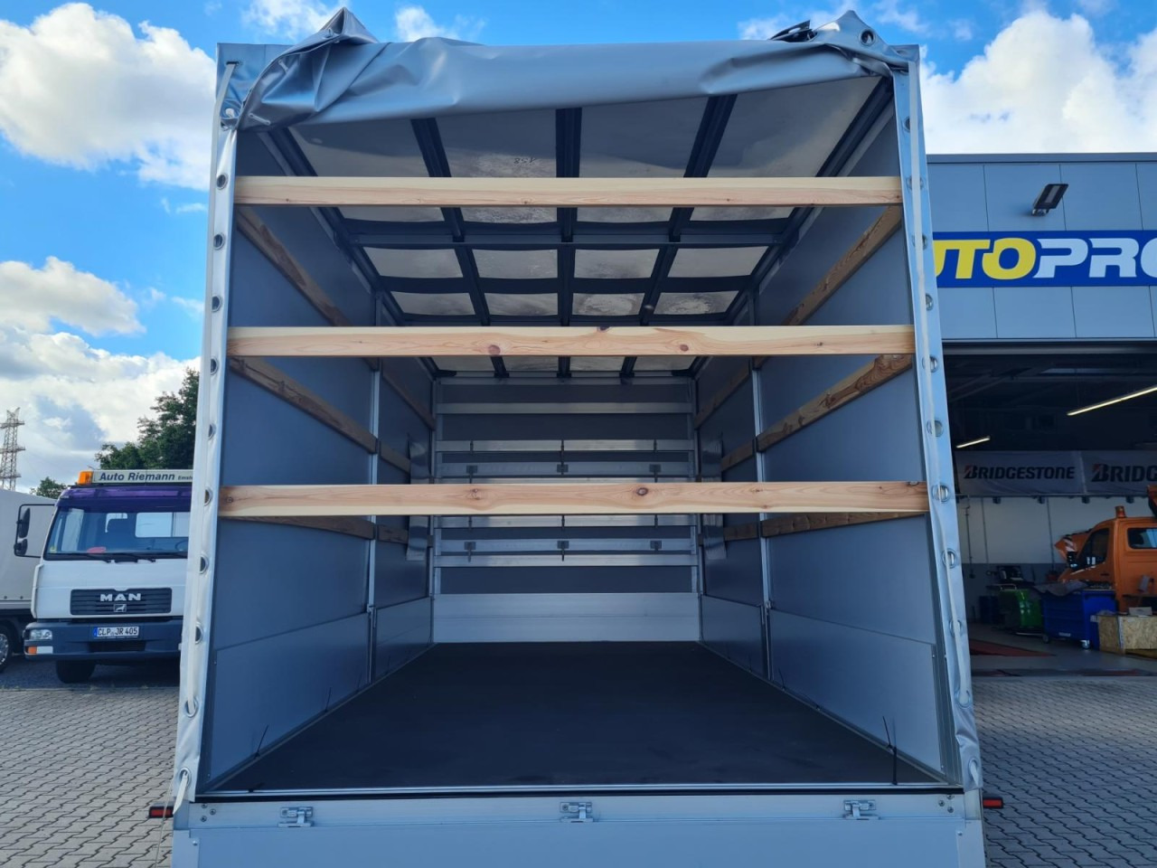 Mercedes-Benz Sprinter 317 Pritsche Plane Schlafkab RWD 10 Pal - Furgoneta con lona: foto 5 Mercedes-Benz Sprinter 317 Pritsche Plane Schlafkab RWD 10 Pal - Furgoneta con lona: foto 5