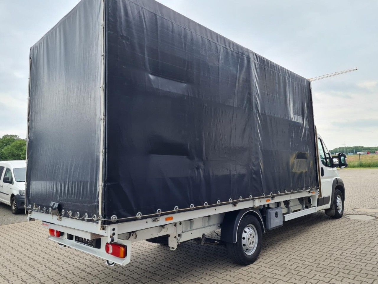 Peugeot Boxer 3,5t Pritsche Plane 2.2 HDi L4 435 - Furgoneta con lona: foto 5 Peugeot Boxer 3,5t Pritsche Plane 2.2 HDi L4 435 - Furgoneta con lona: foto 5